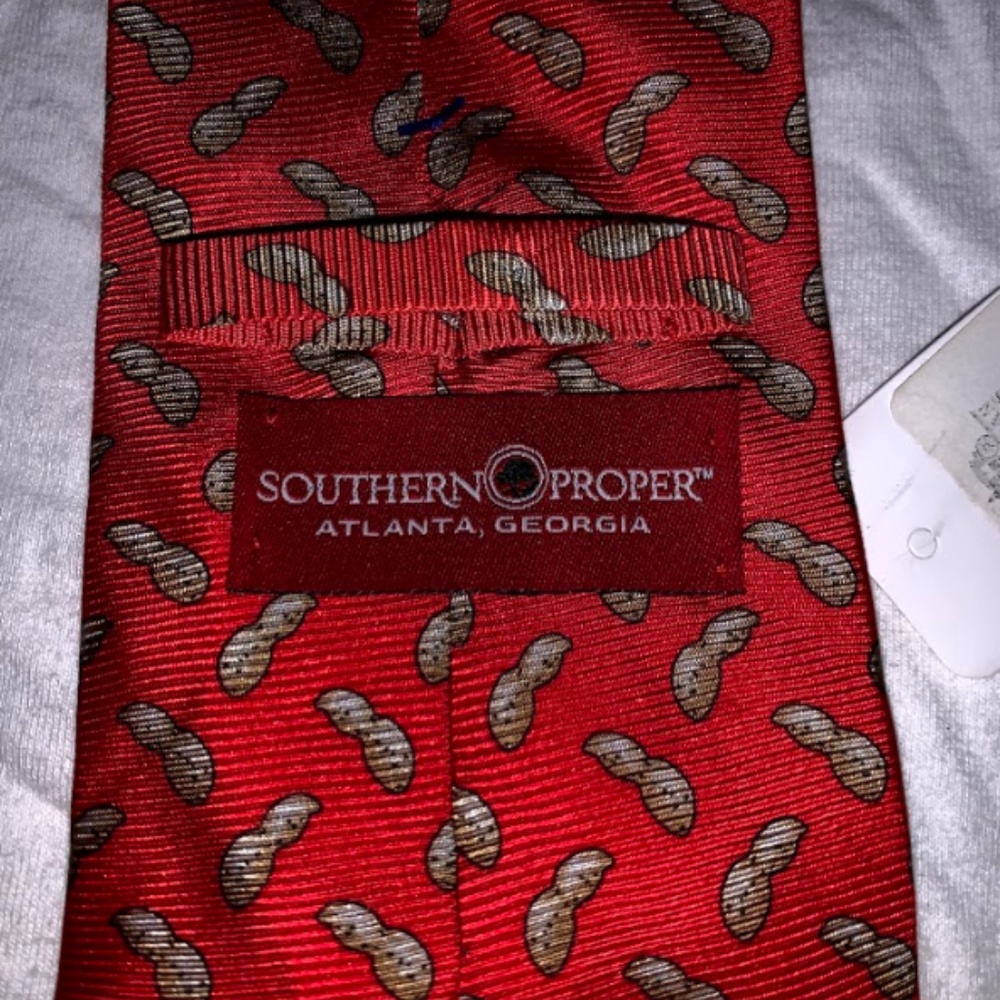 Southern Proper Tie - Peanuts in Red (NEW W TAGS)